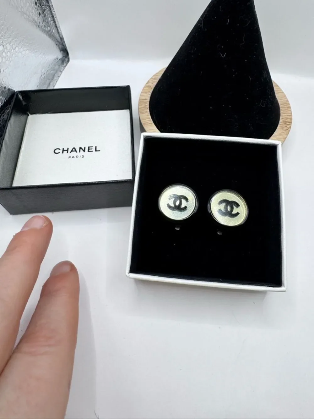 Authentic Vintage 1995 Chanel 95P CC Logo Button Clip-On Earrings Black Gold